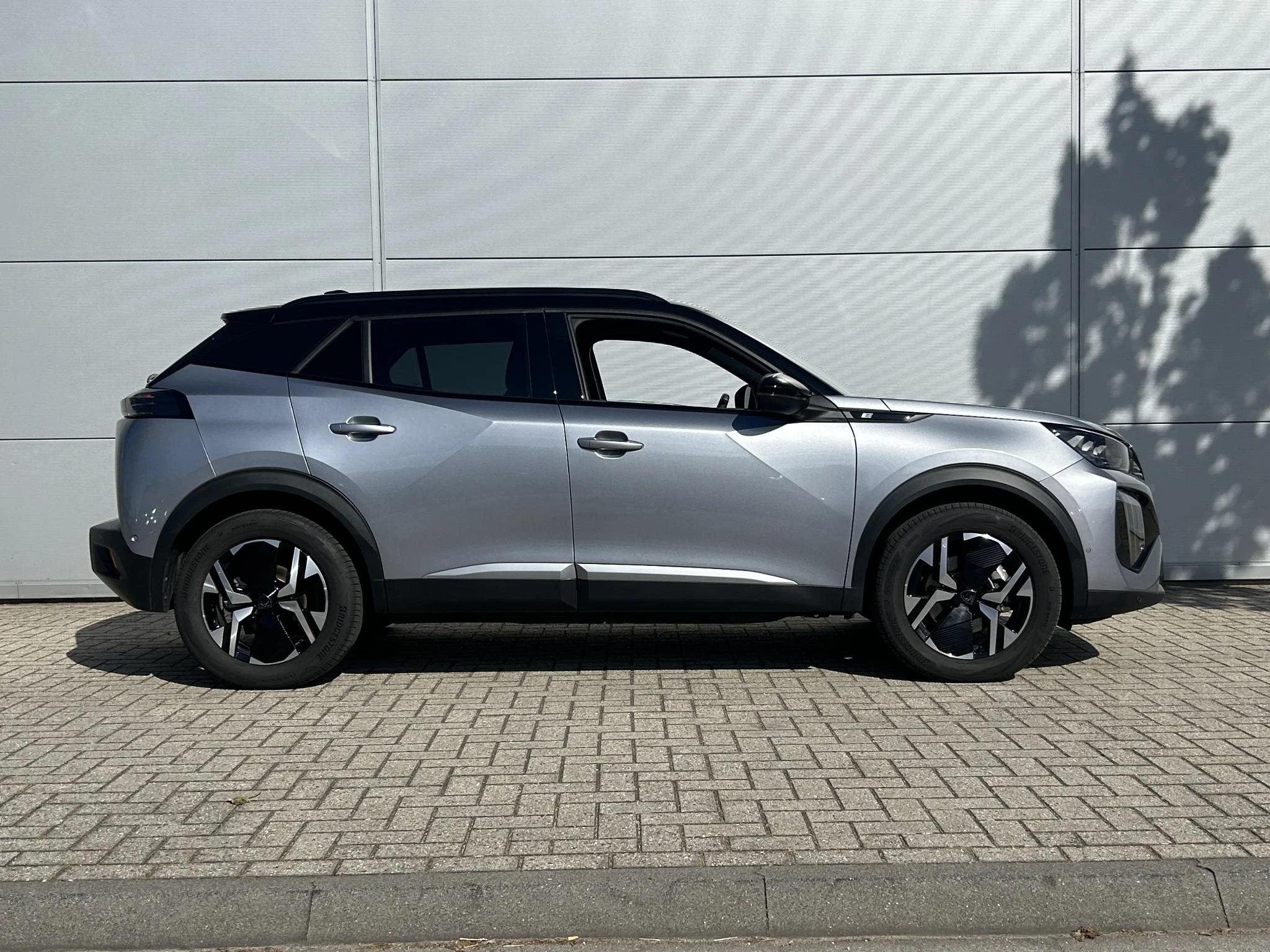 Peugeot-e-2008-image-6