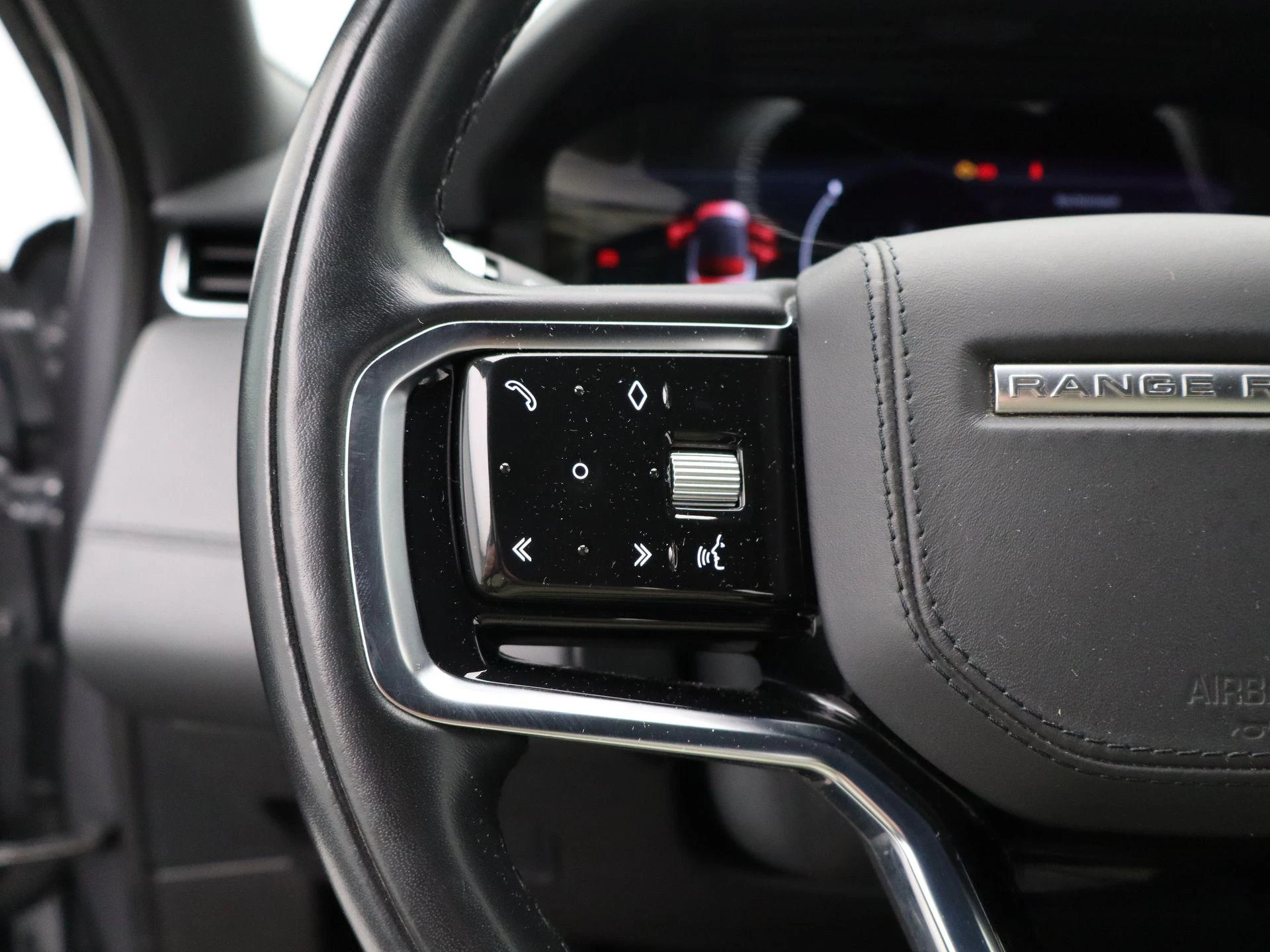 Land Rover-Range Rover Evoque-image-18