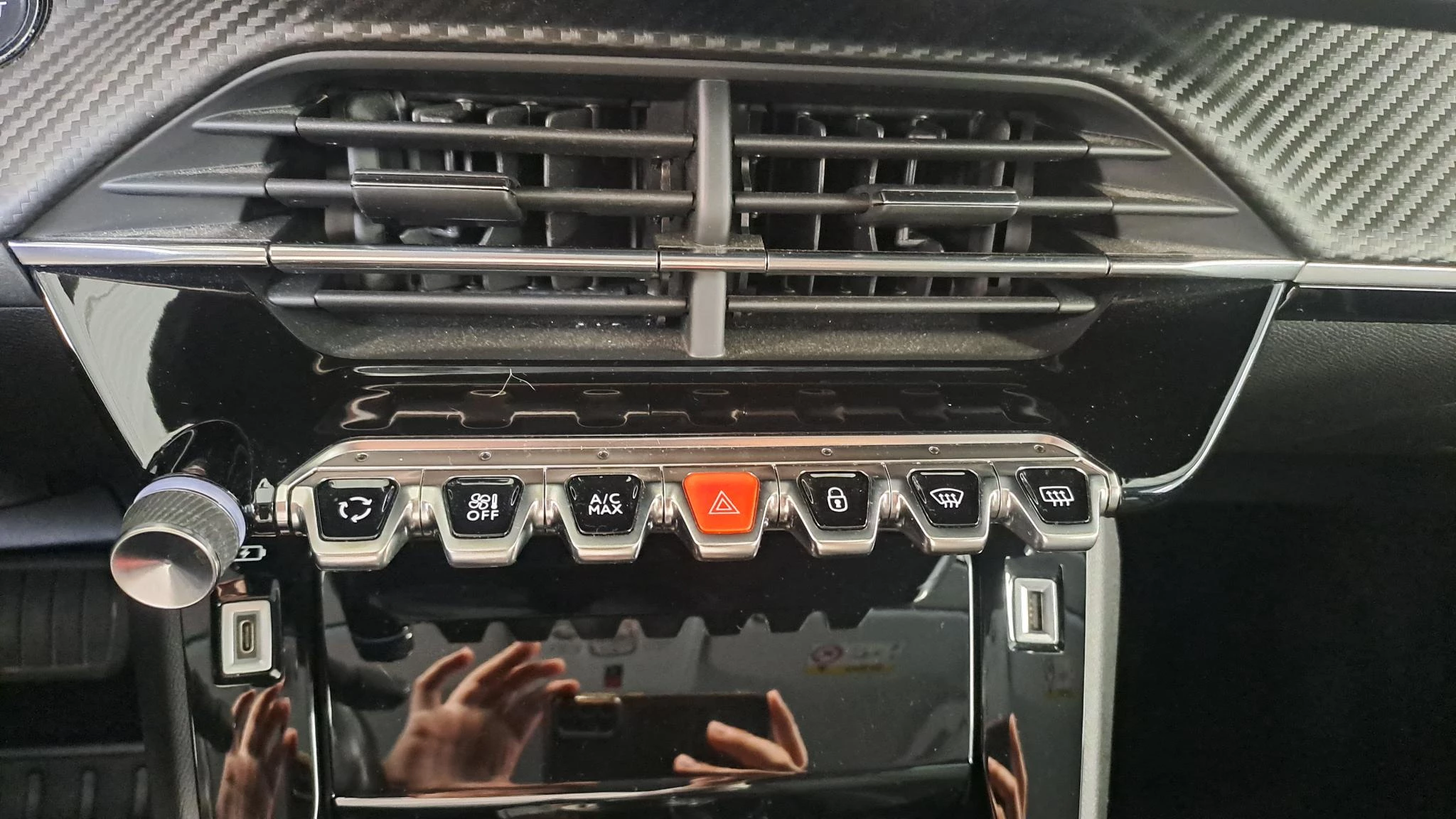 Peugeot-208-image-18