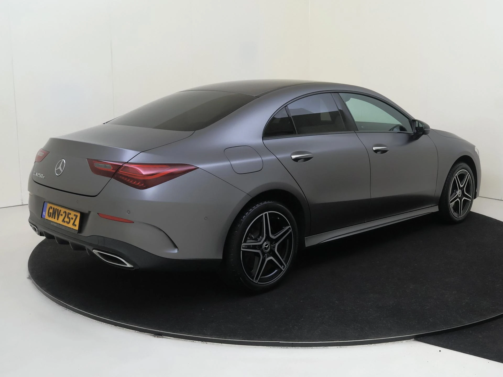 Mercedes-Benz-CLA-image-3