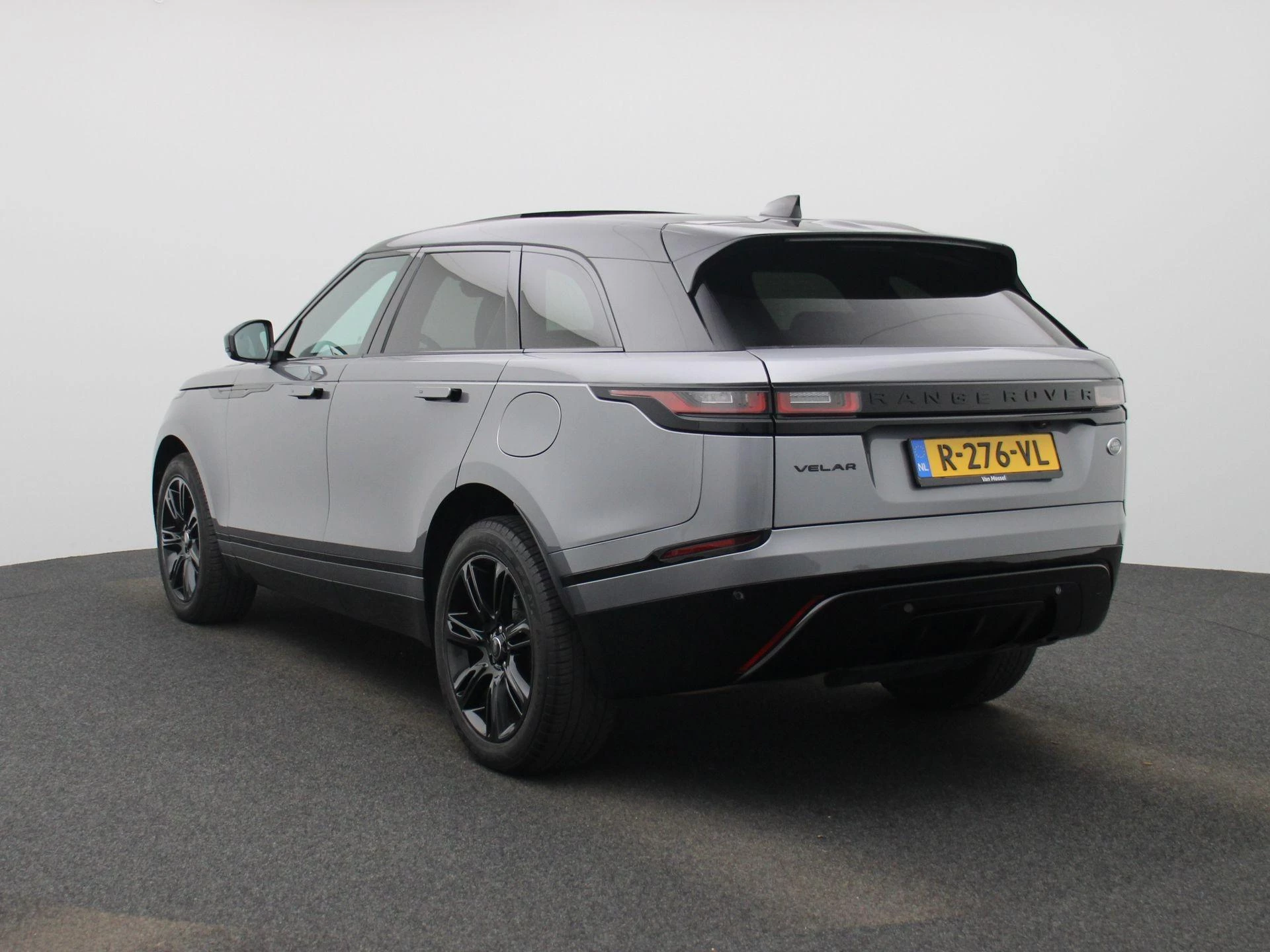 Land Rover-Range Rover Velar-image-1