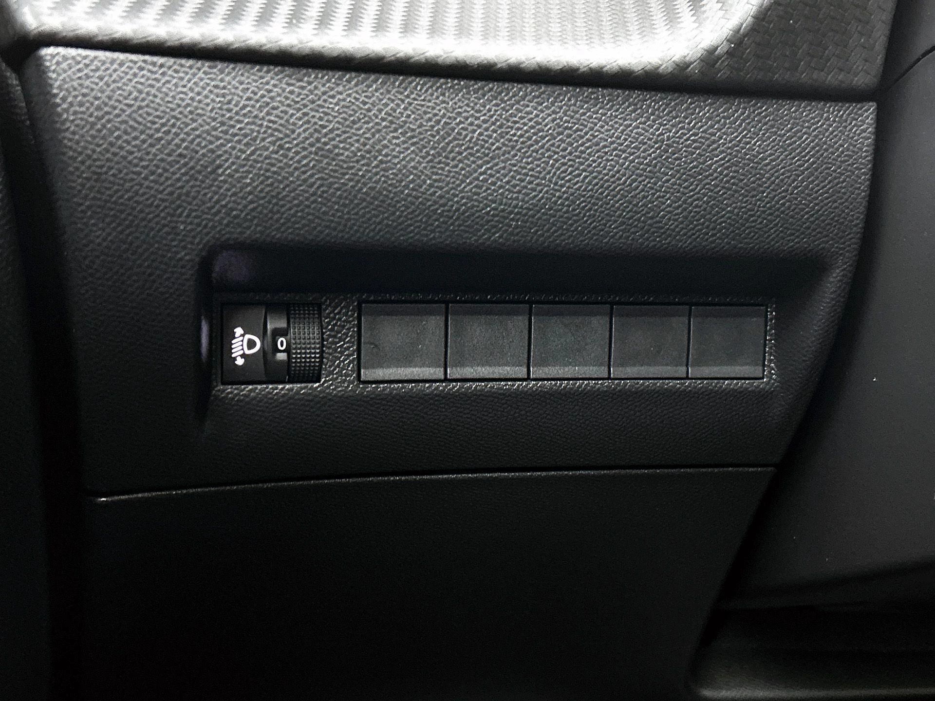 Peugeot-208-image-23