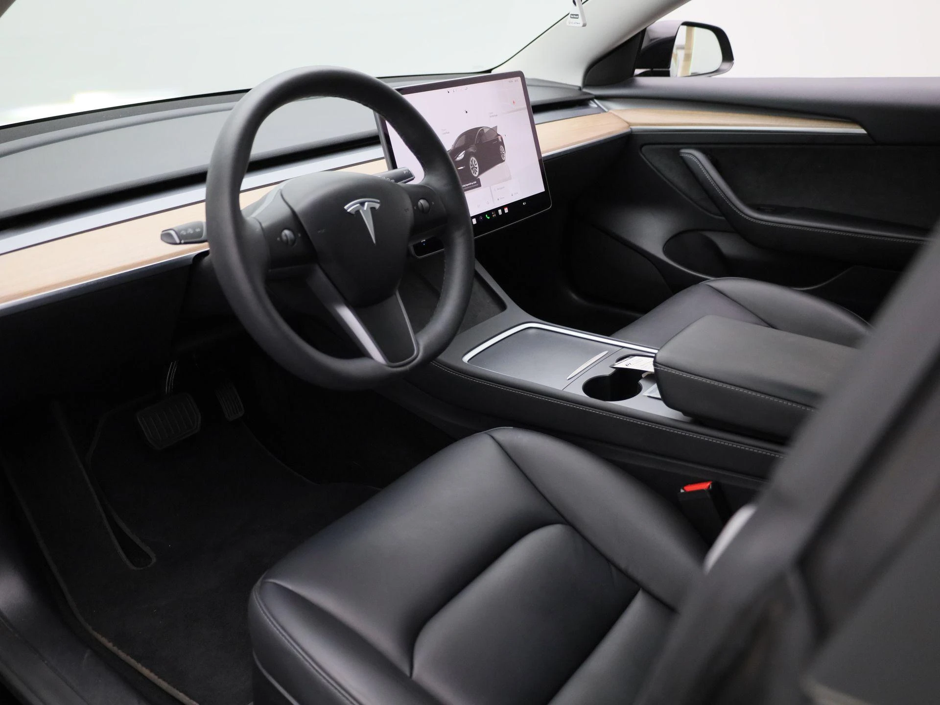 Tesla-Model 3-image-16