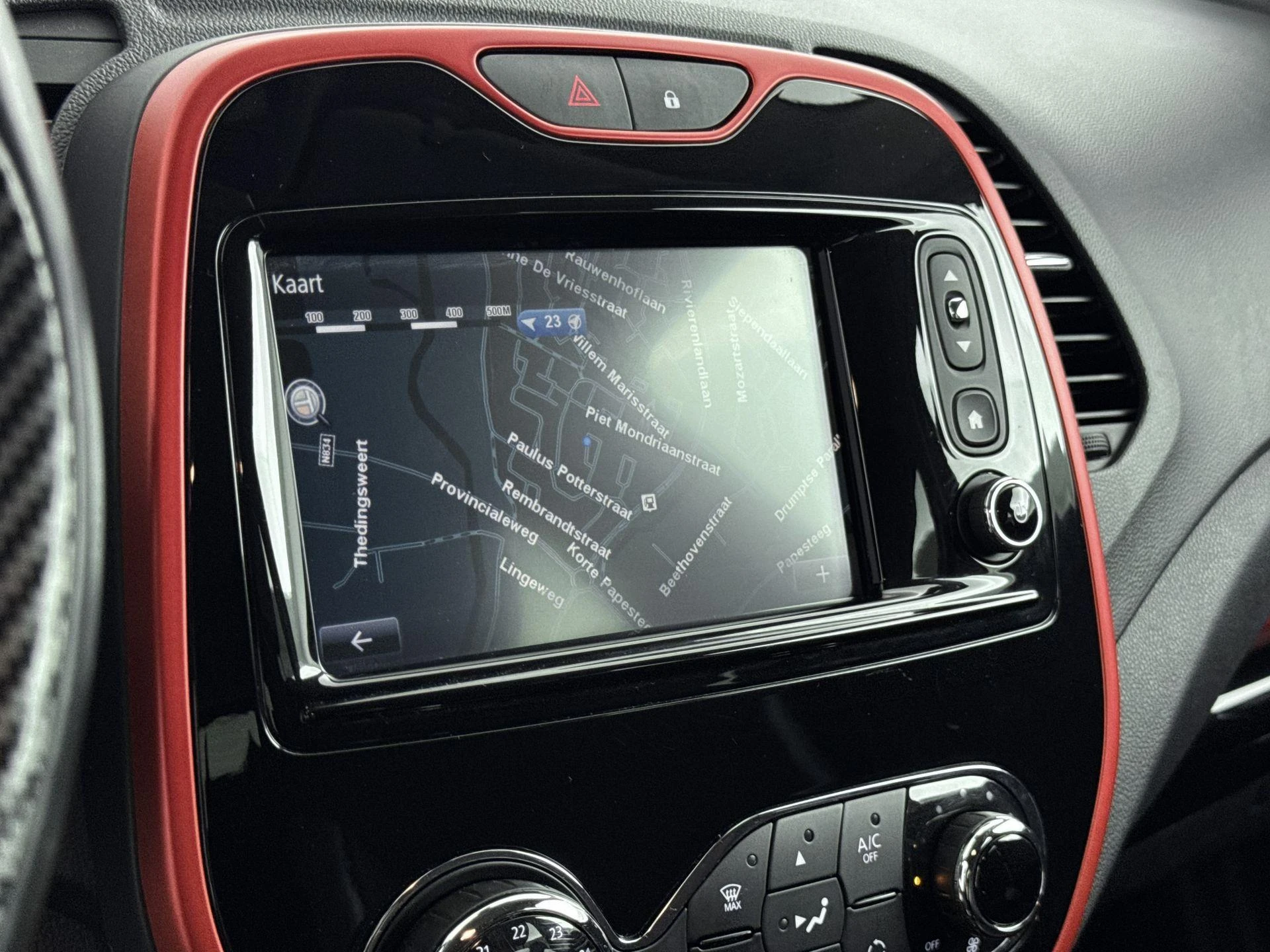 Renault-Captur-image-12