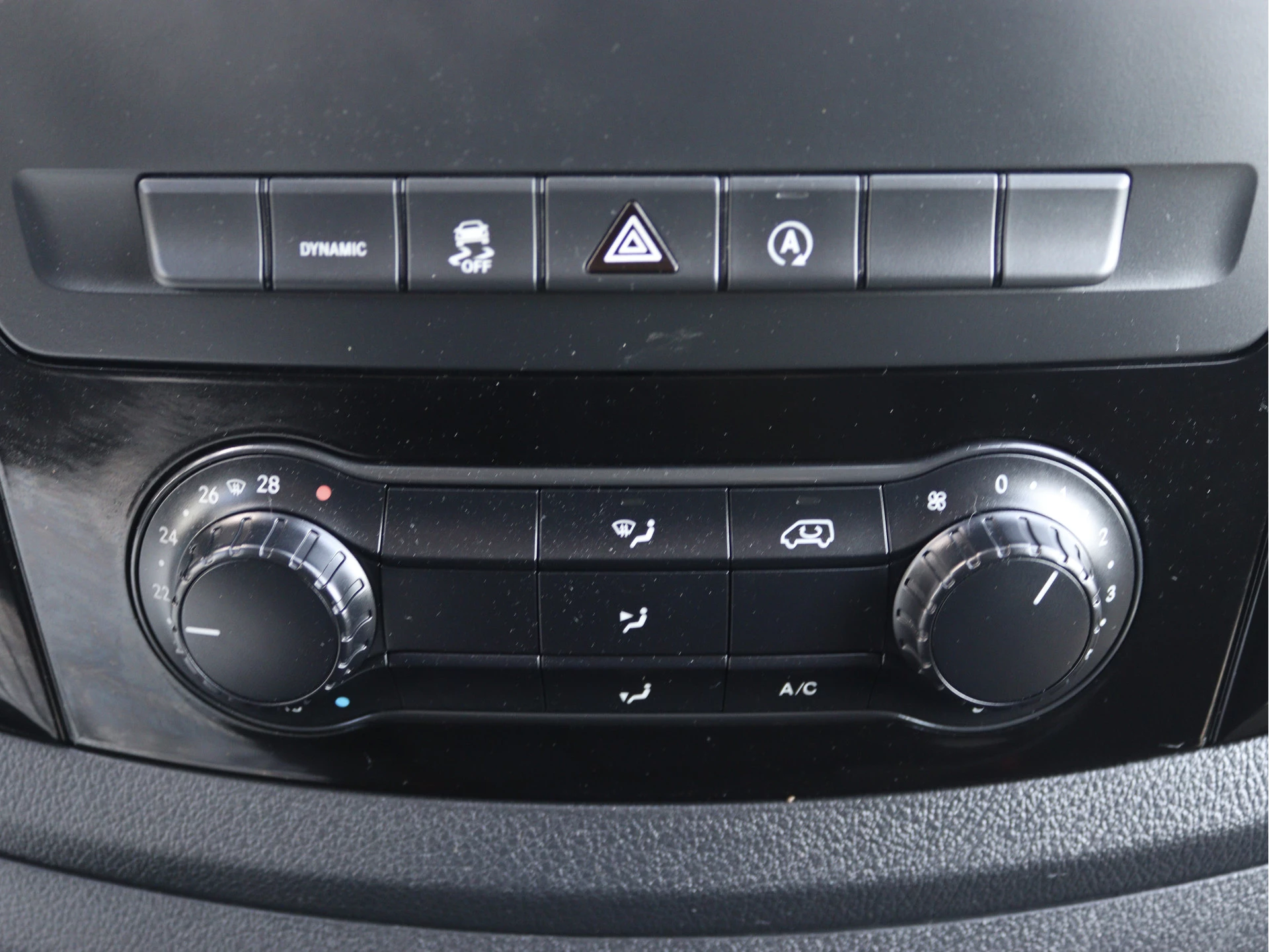 Mercedes-Benz-Vito-image-8