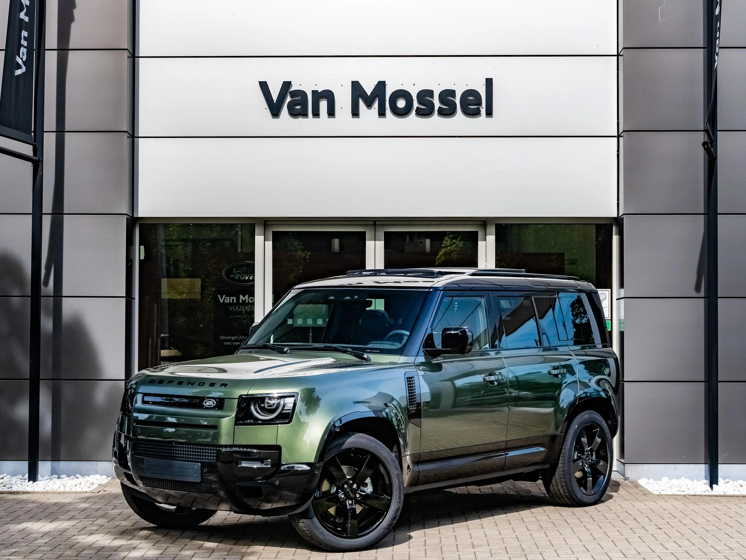 Land Rover-Defender-image-0