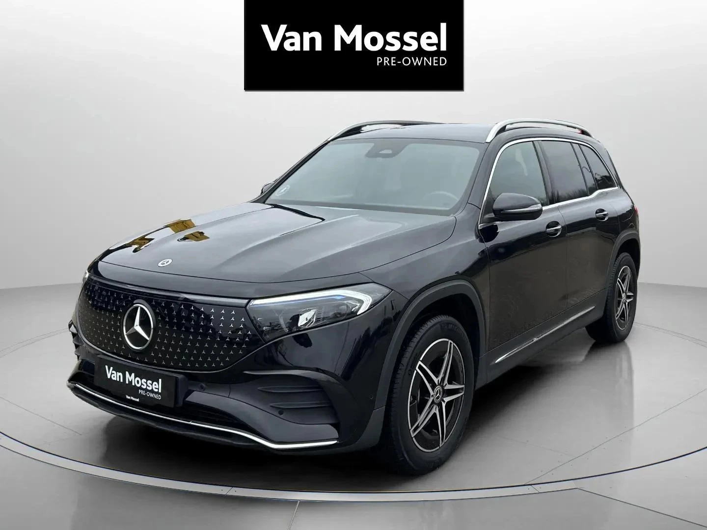 Mercedes-Benz-EQB-image-0