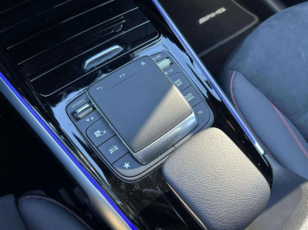 Mercedes-Benz-EQB-image-13
