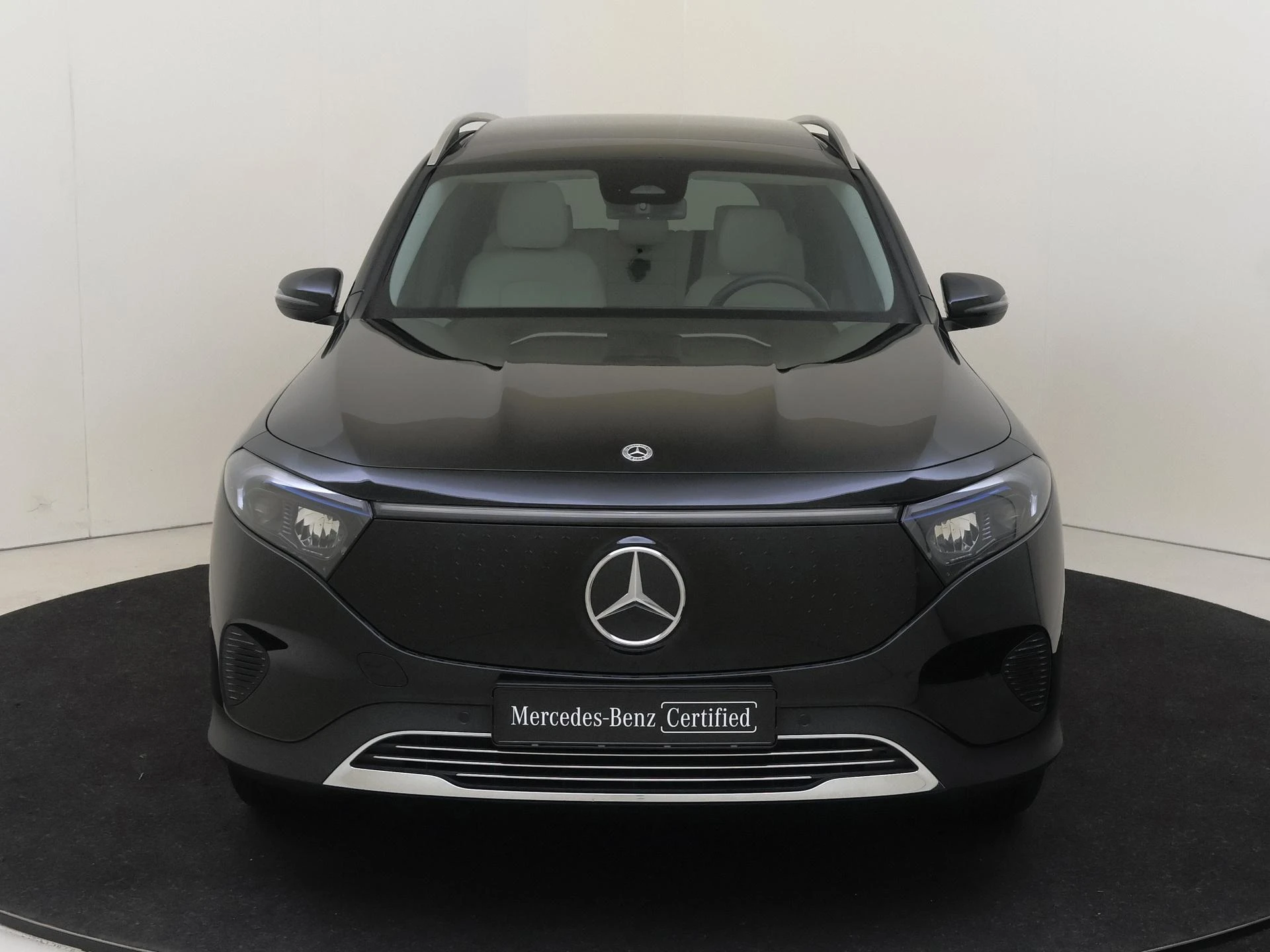 Mercedes-Benz-EQB-image-5