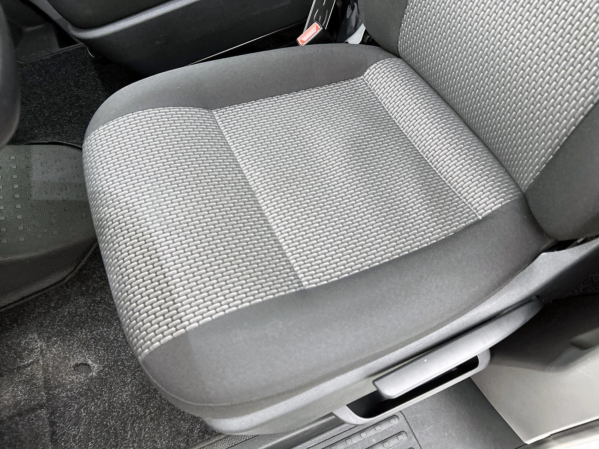 Volkswagen-Transporter-image-13