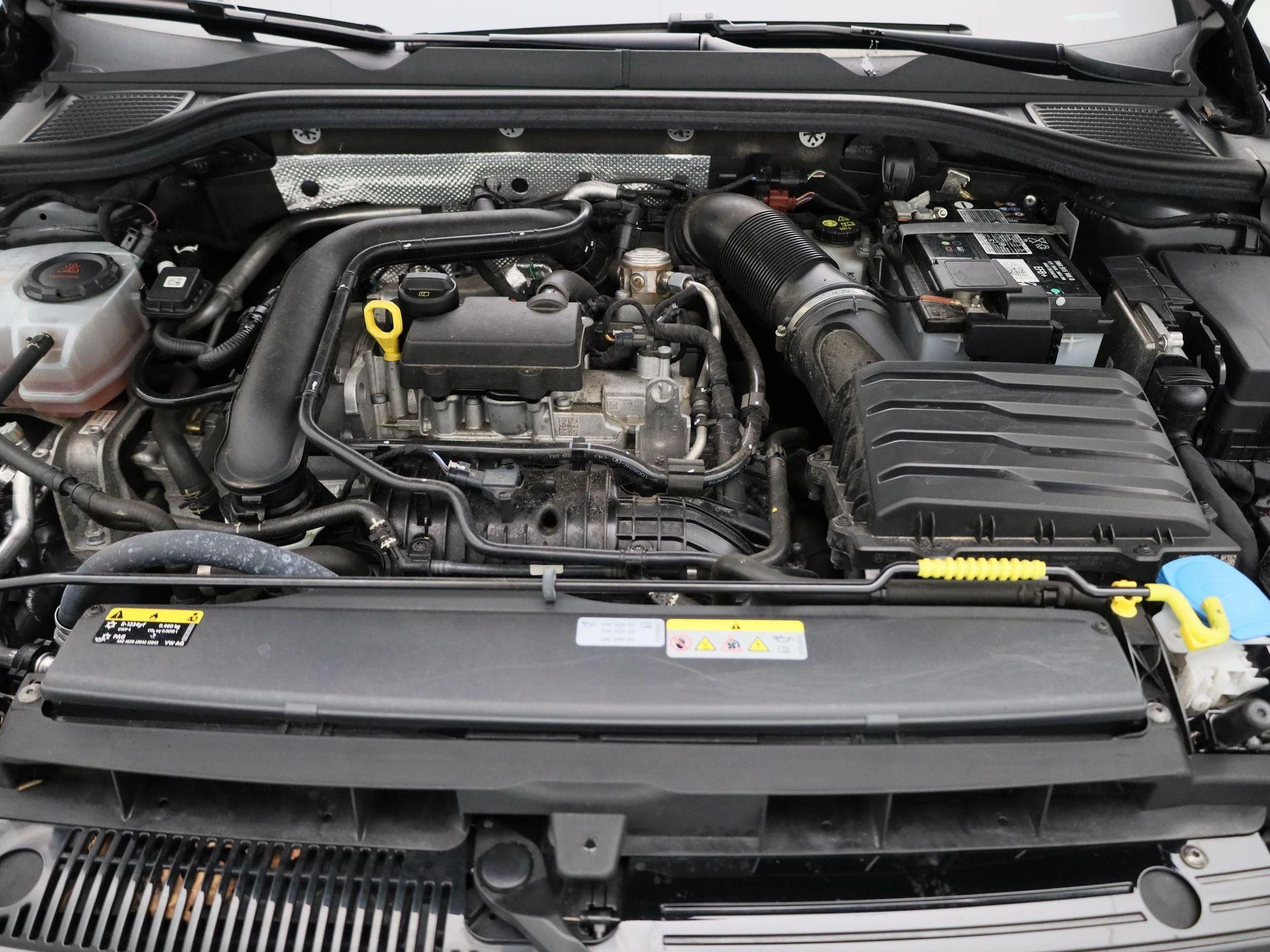Volkswagen-Golf-image-32