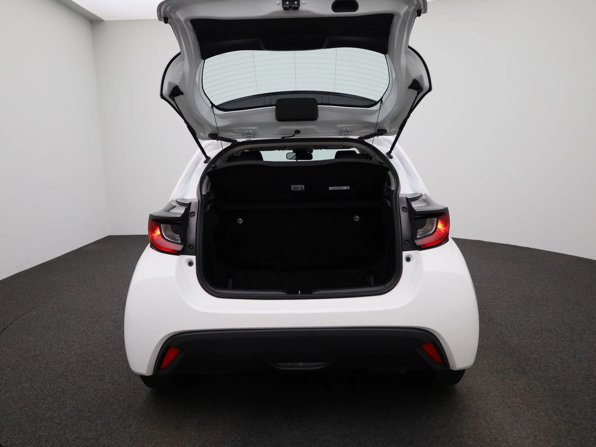 Mazda-2 Hybrid-image-11