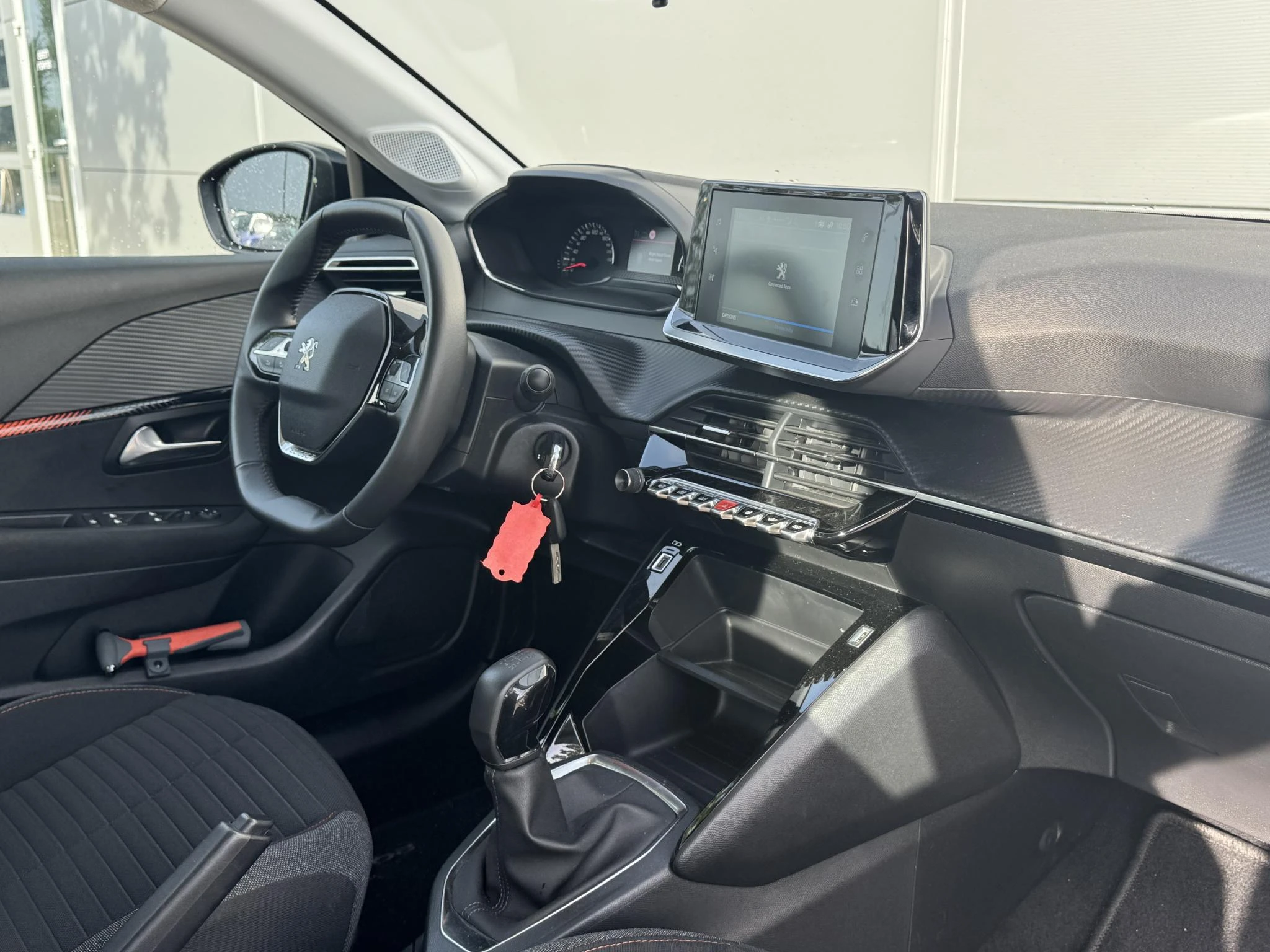 Peugeot-208-image-25