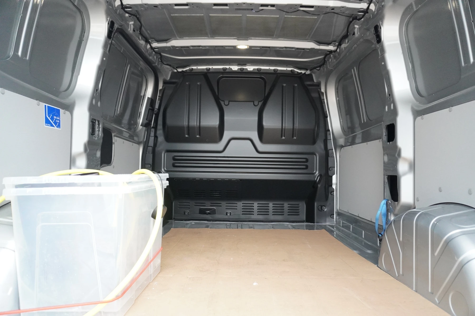 Volkswagen-Transporter-image-12