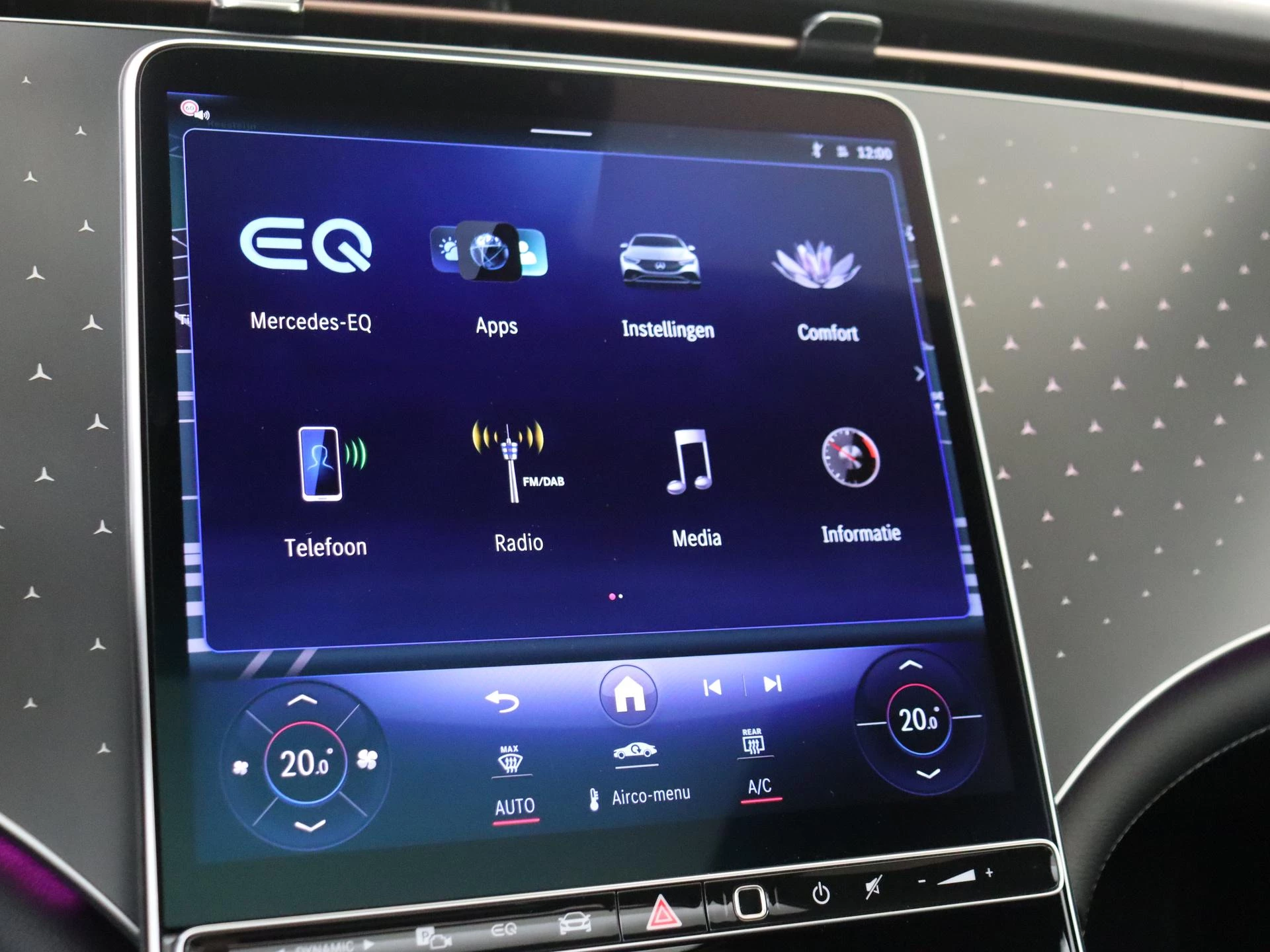 Mercedes-Benz-EQE-image-15