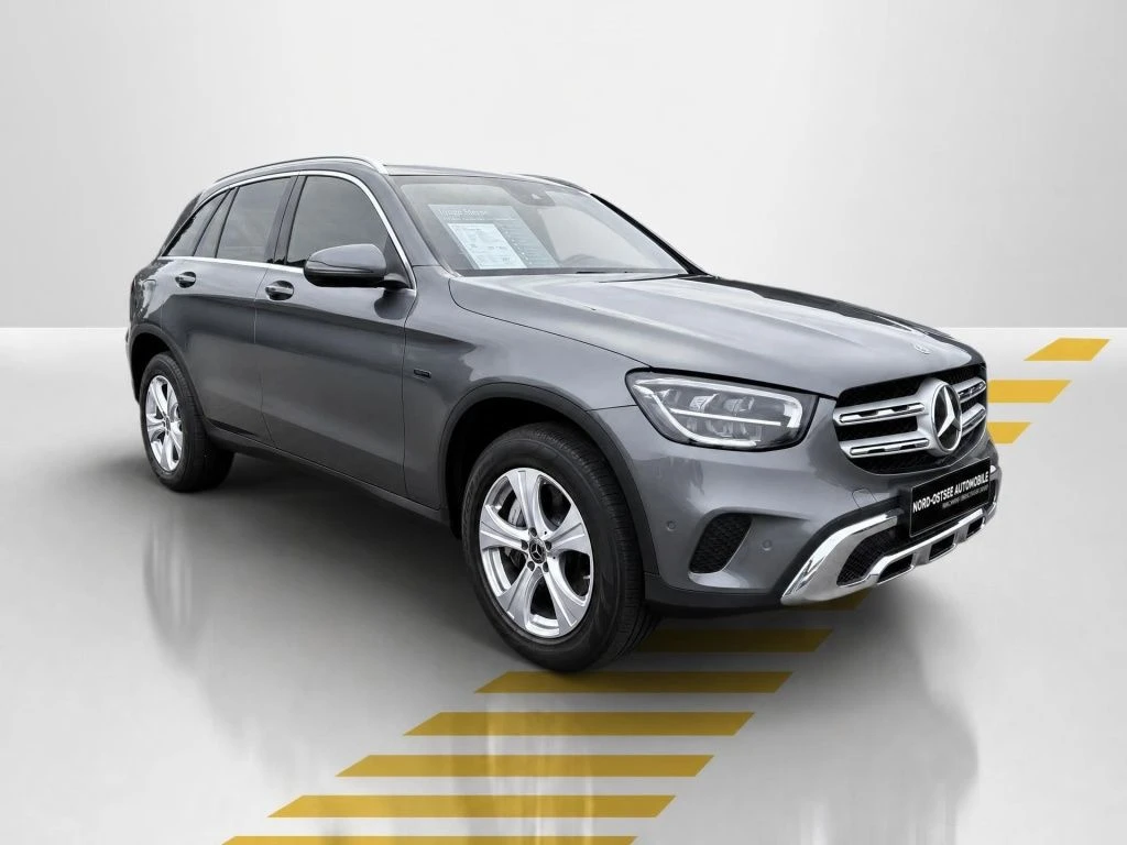 Mercedes-Benz-GLC 300 de-image-16
