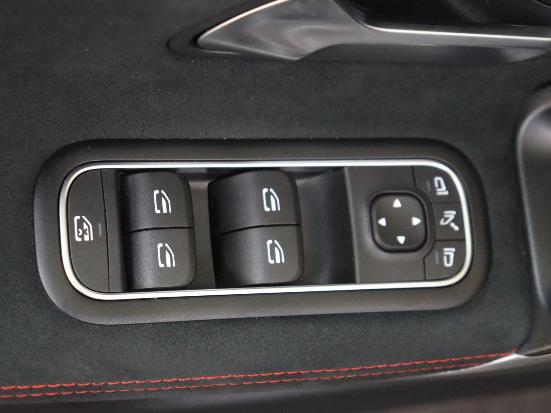 Mercedes-Benz-CLA-image-24