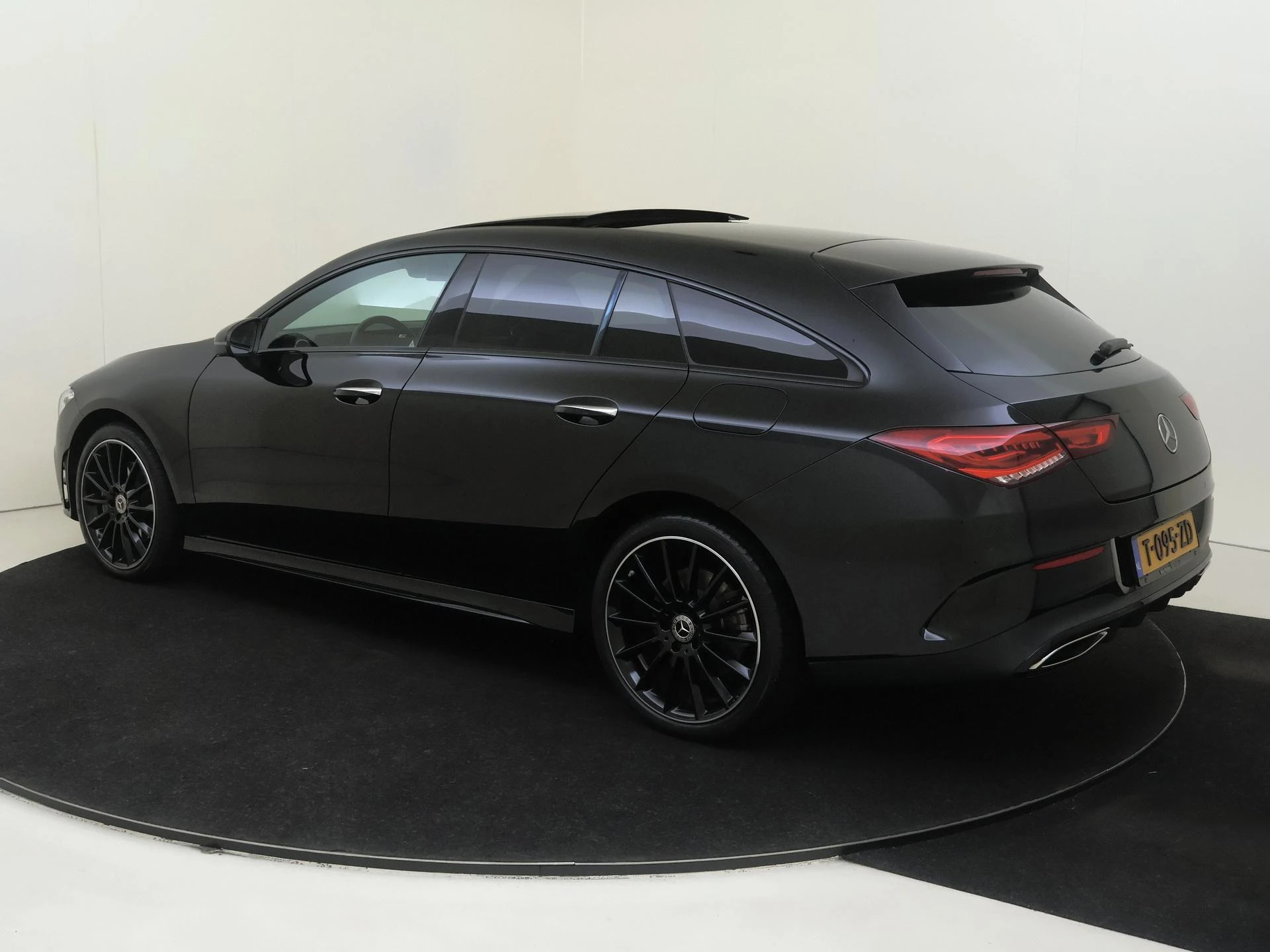 Mercedes-Benz-CLA-image-5