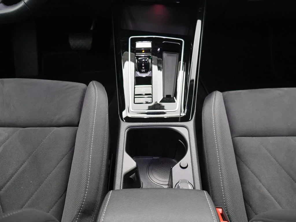 Volkswagen-Golf-image-15