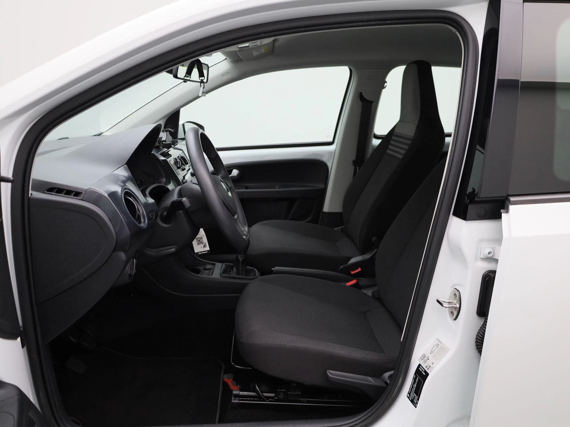 Volkswagen-up!-image-8