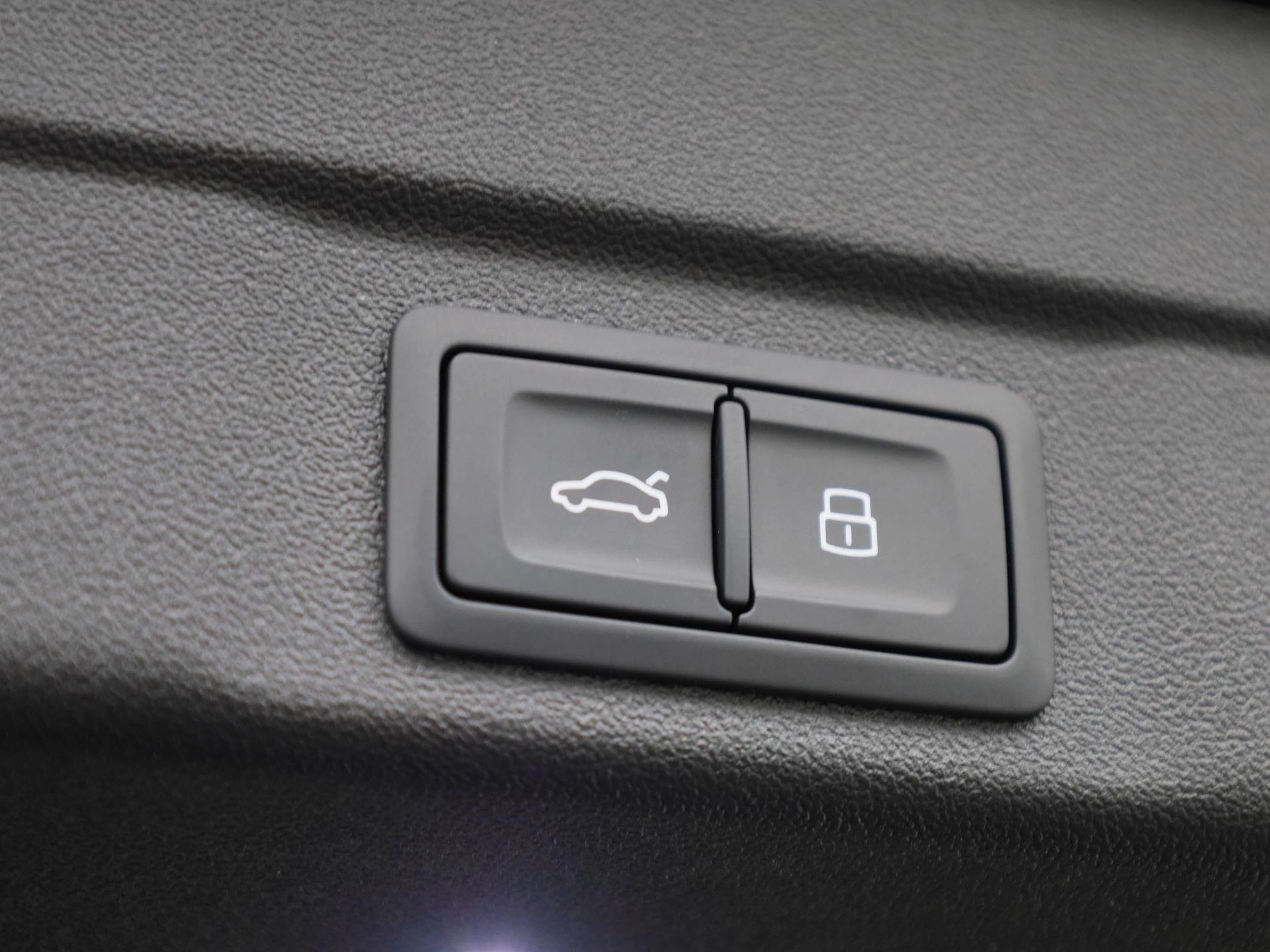 Audi A6 Avant 2.0 e-hybrid quattro S edition 299 PK