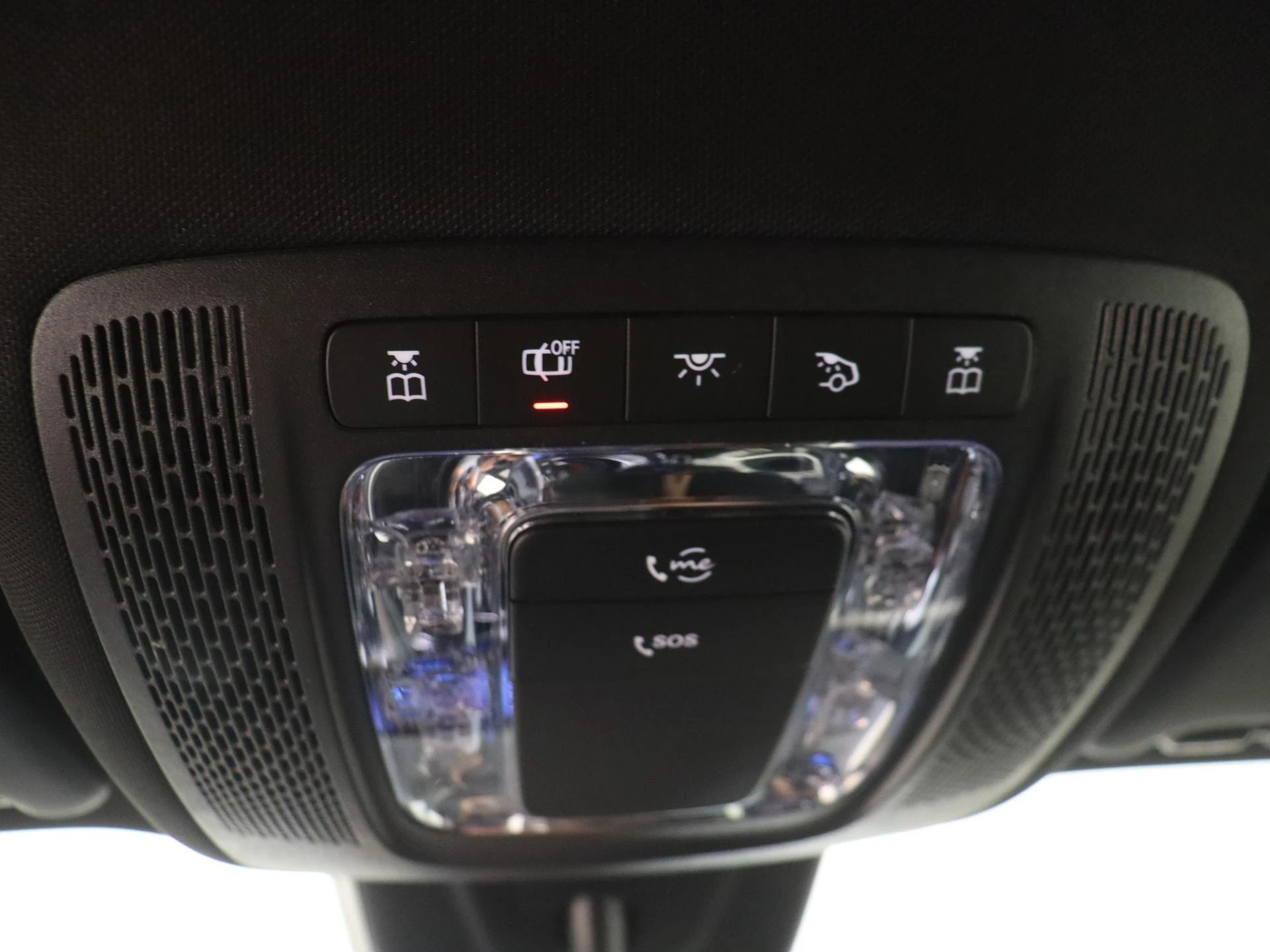 Mercedes-Benz-GLB-image-21