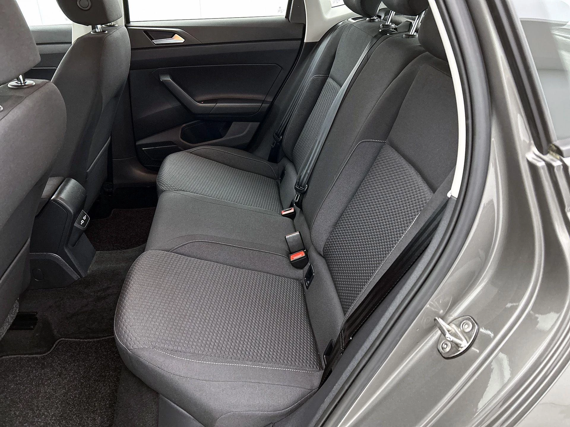 Volkswagen-Polo-image-25