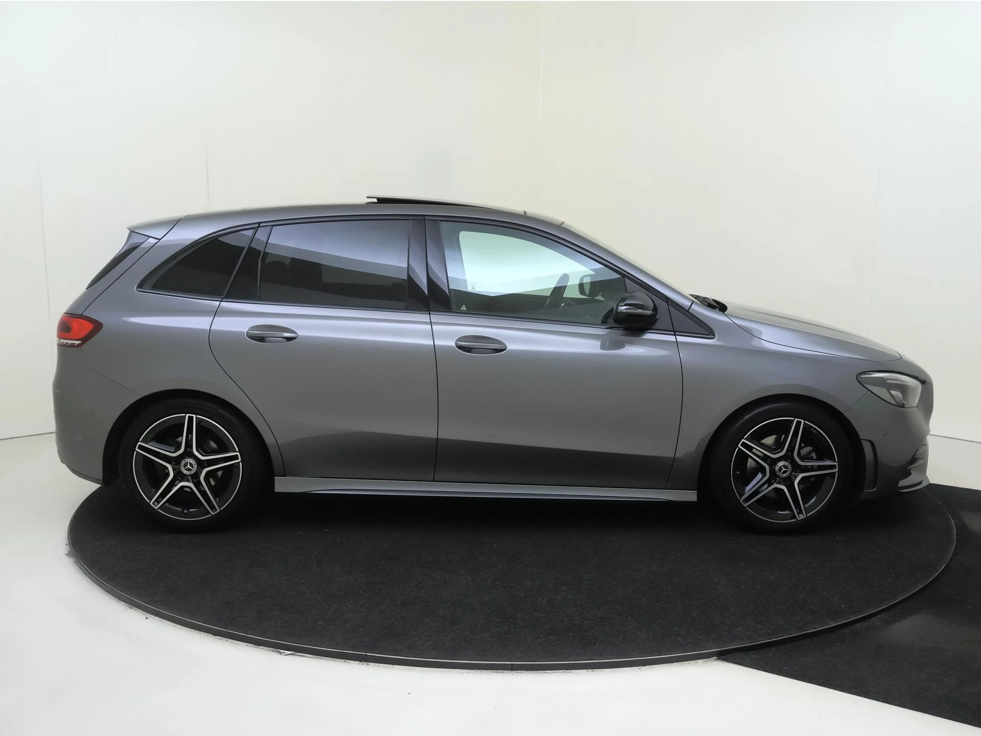 Mercedes-Benz B-Klasse 180 Business Solution AMG