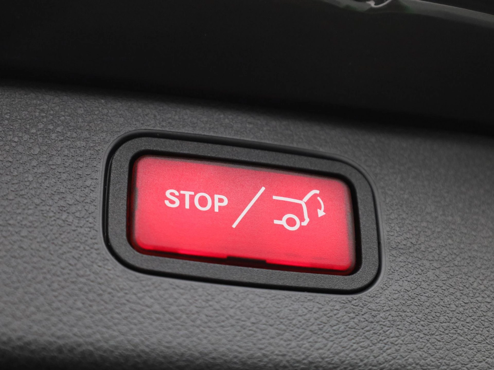Mercedes-Benz-C-Klasse-image-13