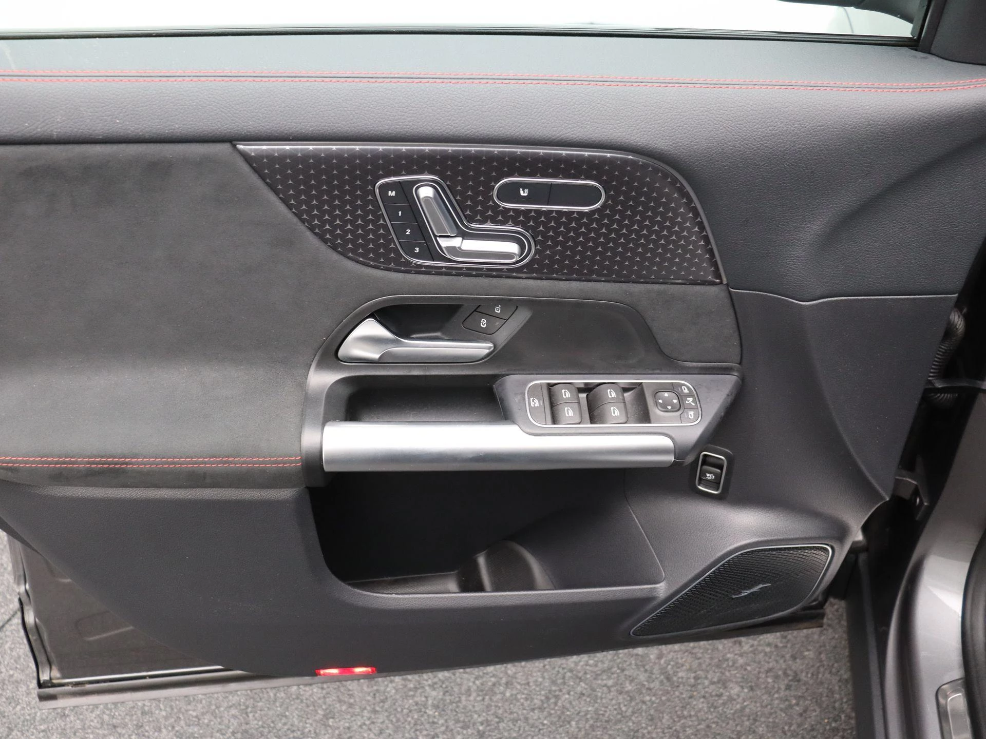 Mercedes-Benz EQA 250+ Star Edition + PANO DAK + BURMESTER + TREKHAAK + CARPLAY +