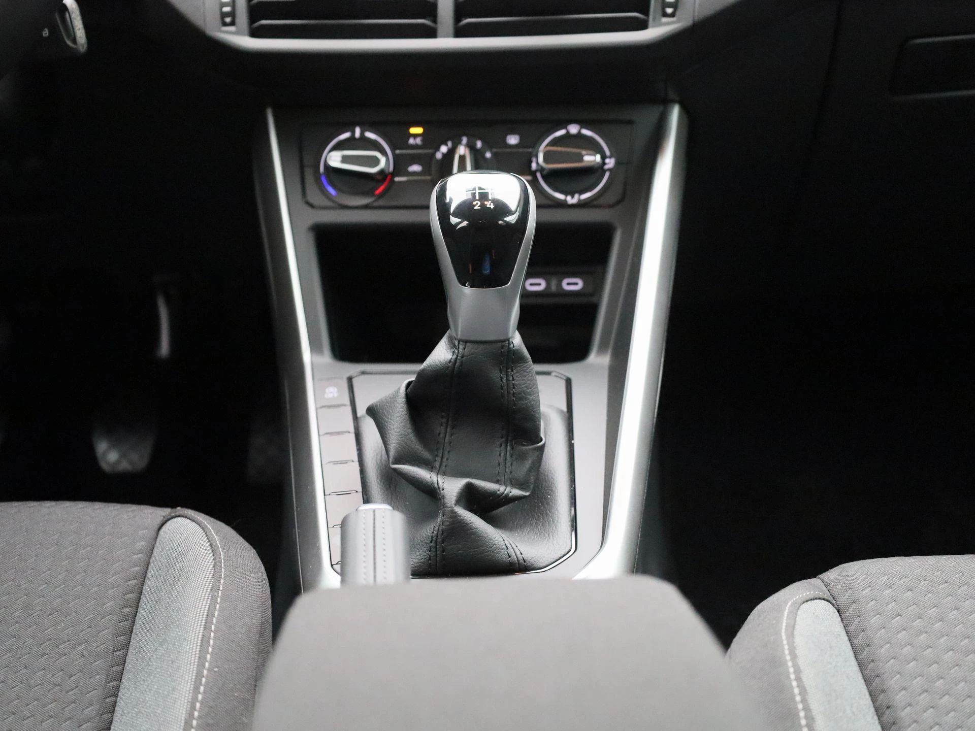 Volkswagen-Polo-image-9
