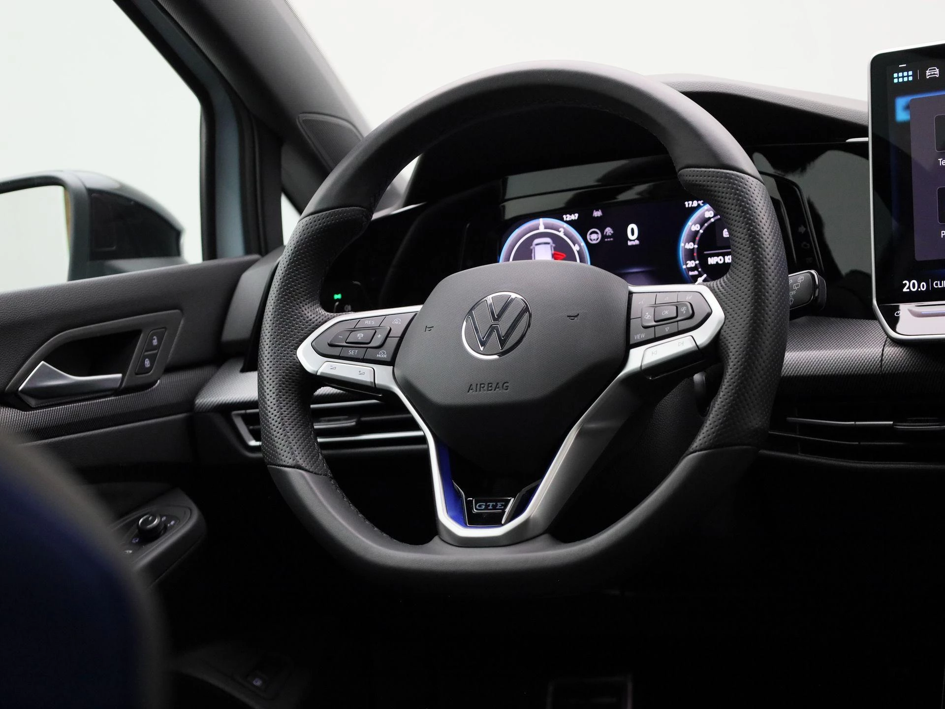 Volkswagen-Golf-image-41