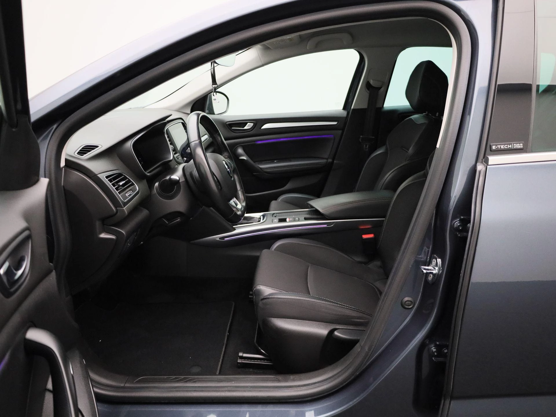 Renault-Megane E-Tech-image-8