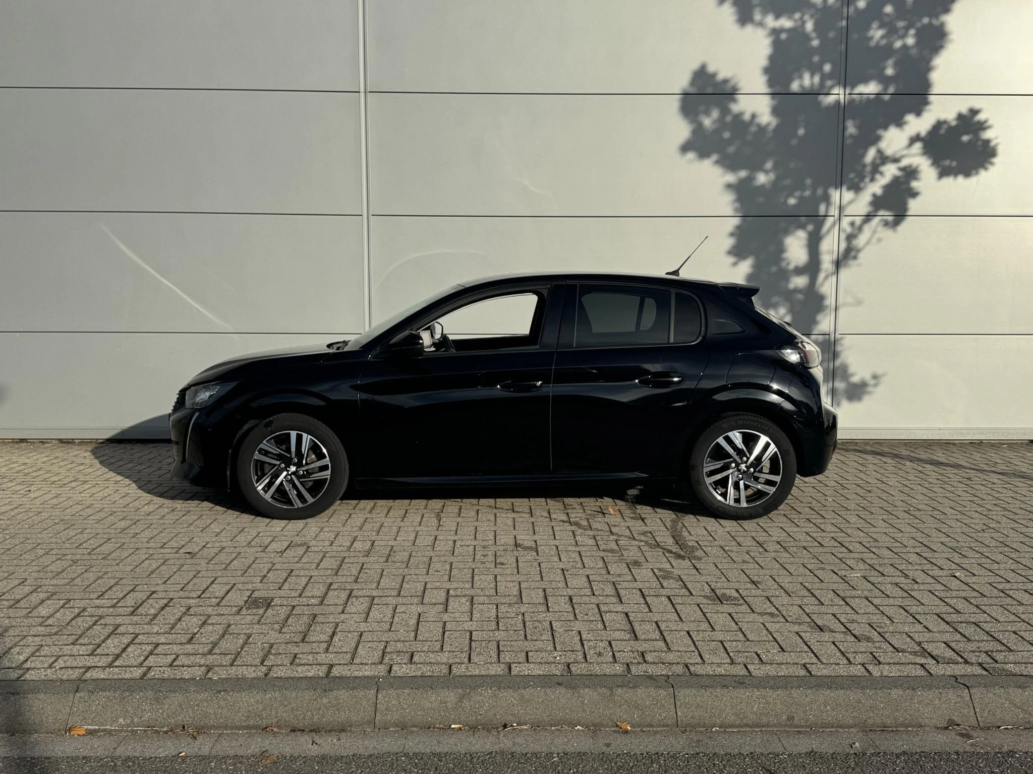 Peugeot-208-image-2