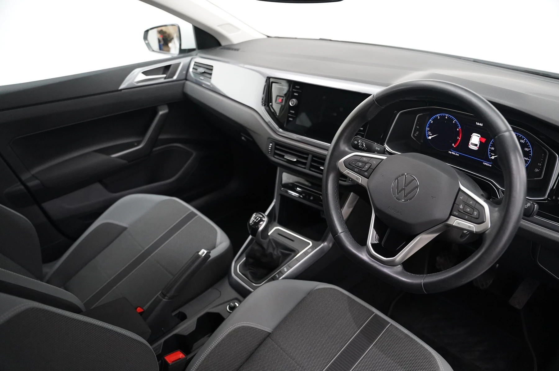 Volkswagen-Polo-image-5