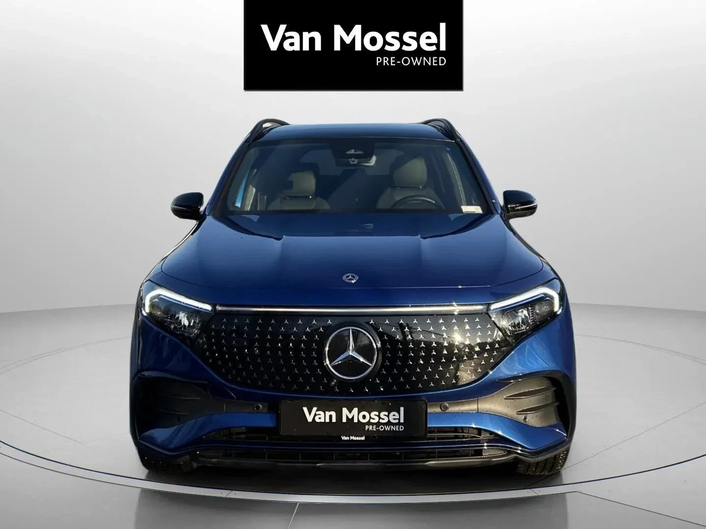 Mercedes-Benz-EQB-image-1