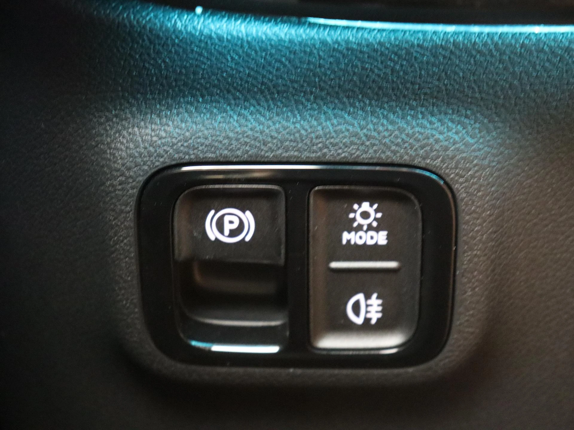 Mercedes-Benz-CLA-image-22