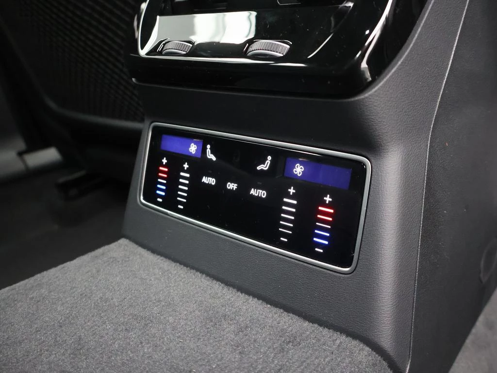 Audi A6 Avant Audi A6 Avant Advanced 2.0TDI QUATTRO DEMO 204PK *AUTOMAAT*360° CAMERA*TREKHAAK*PDC*NAVI*APP-CONNECT*...*