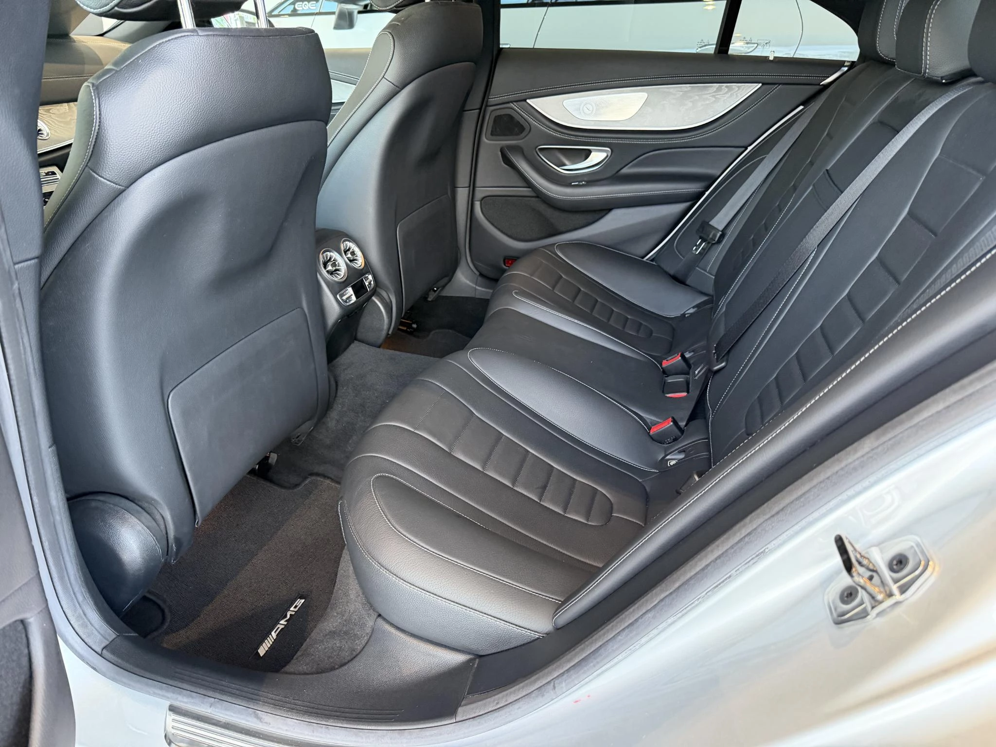 Mercedes-Benz-CLS-image-12