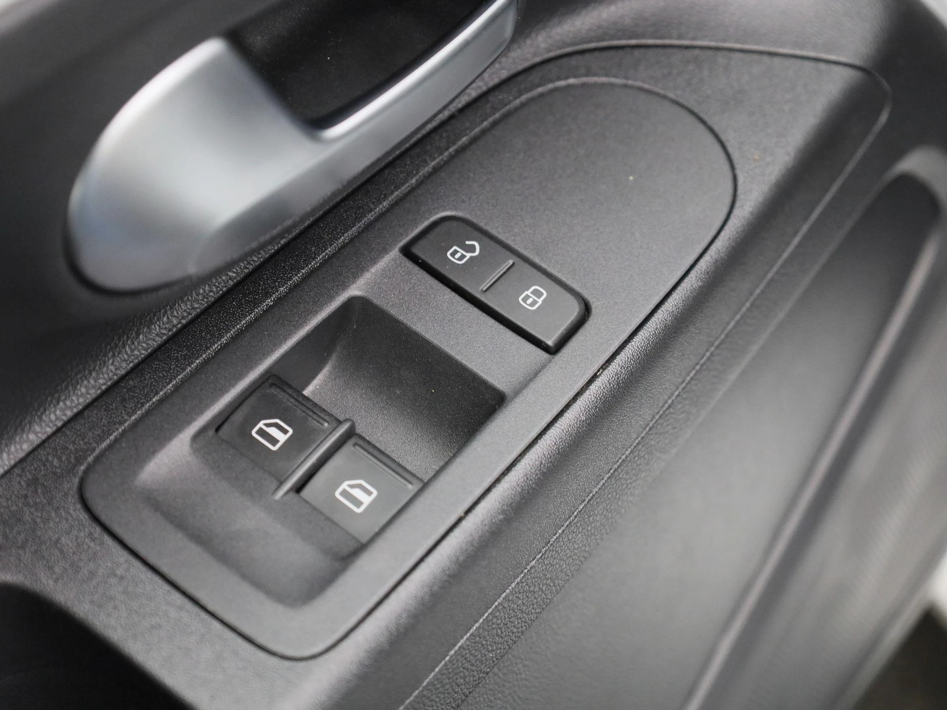 Volkswagen-up!-image-23