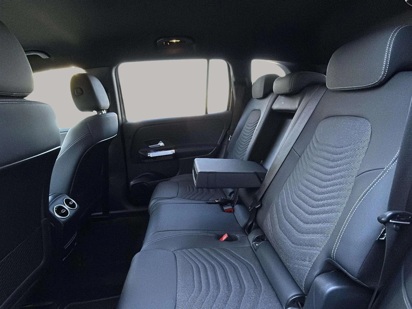 Mercedes-Benz-EQB-image-19