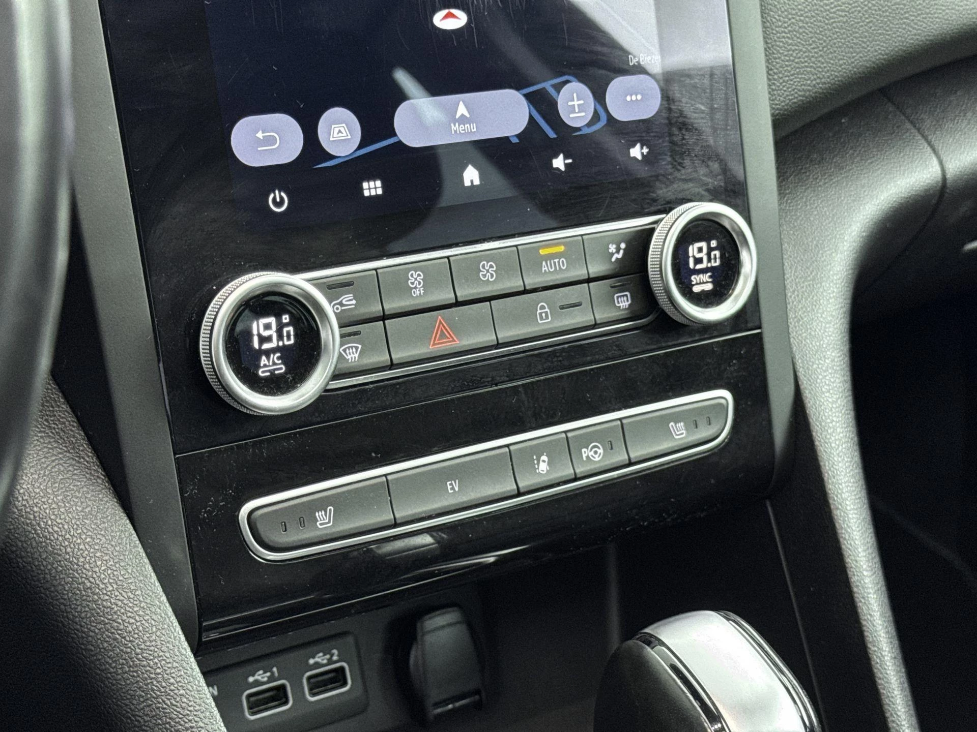 Renault-Megane E-Tech-image-22