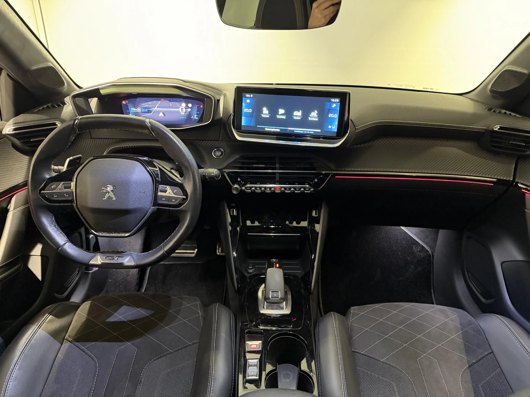 Peugeot-208-image-16