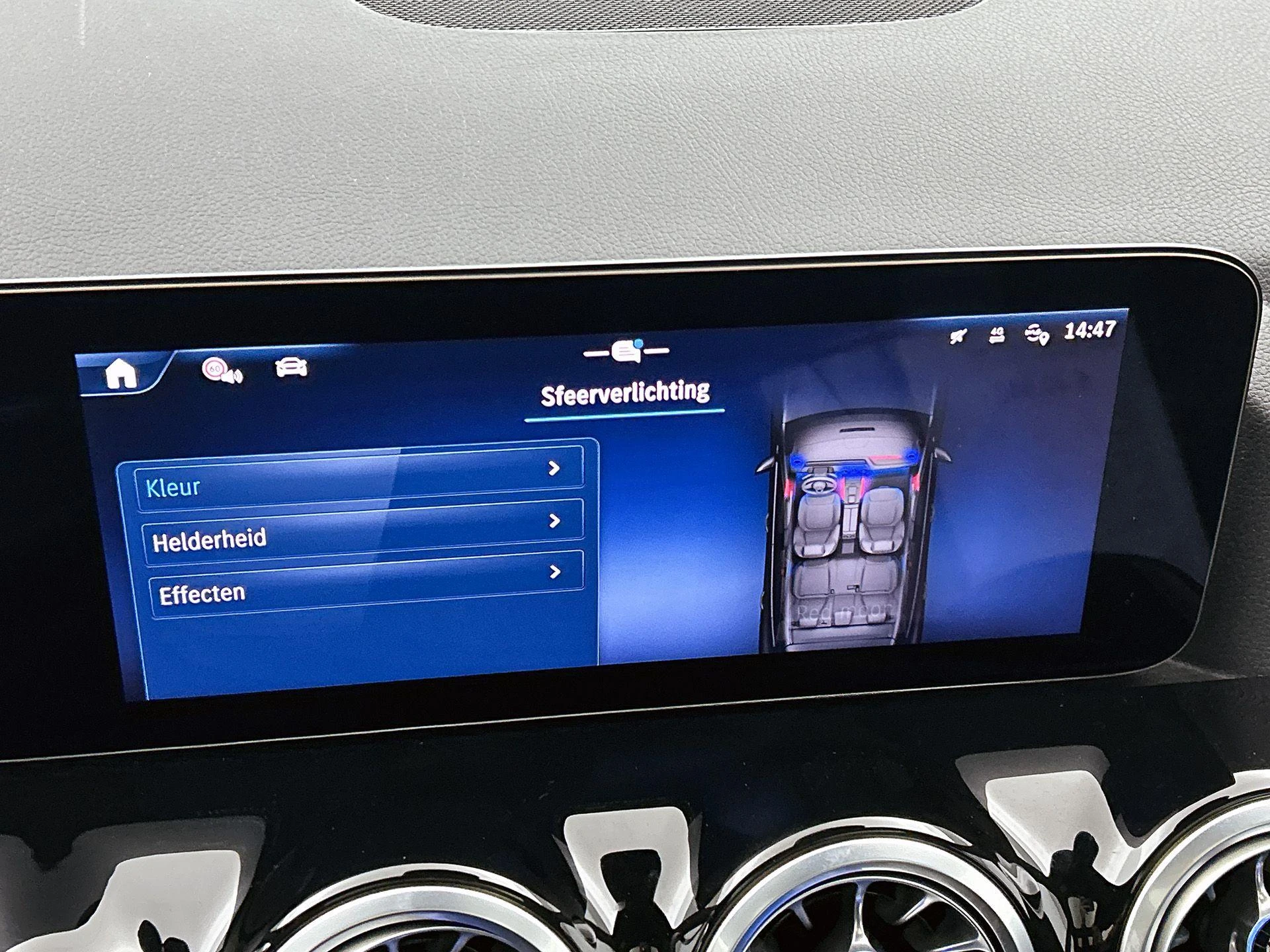 Mercedes-Benz-GLA-image-33