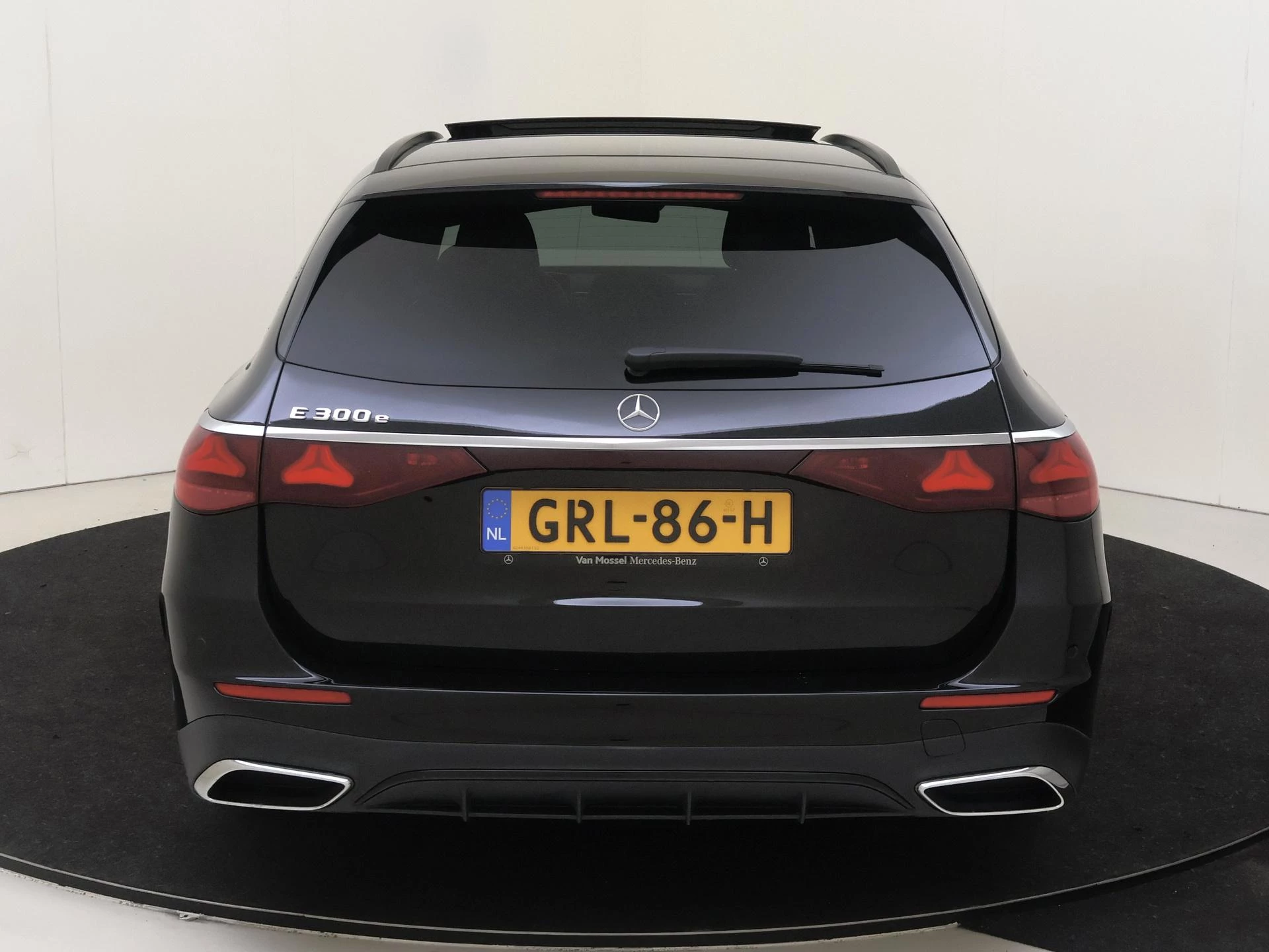 Mercedes-Benz-E-Klasse-image-6