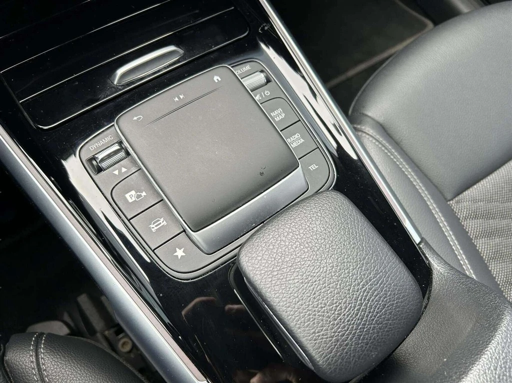 Mercedes-Benz-EQB-image-13