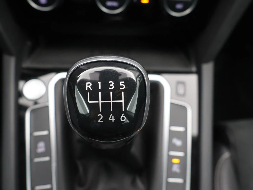 Volkswagen Passat Passat Elegance Business 1.5TSI 150PK* *LEDER*ALCANTARA*CAMERA*VIRTUAL COCKPIT*ACC*PDC*ZETELVERWARMING*...*