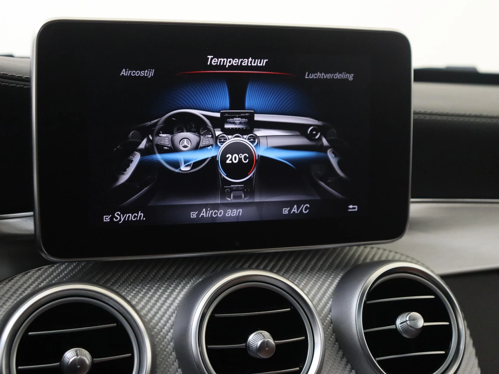 Mercedes-Benz-C-Klasse-image-26