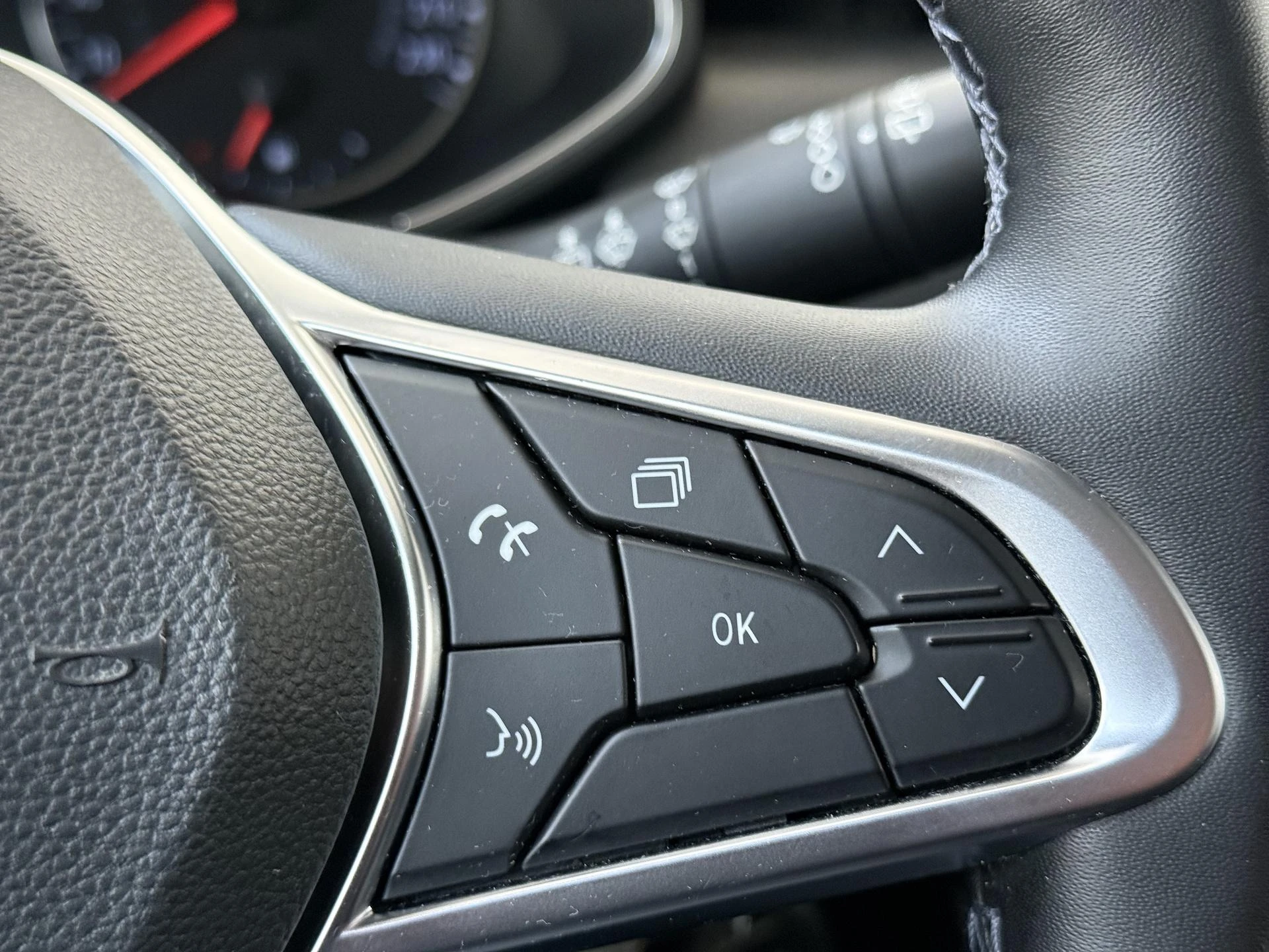 Renault-Clio-image-12
