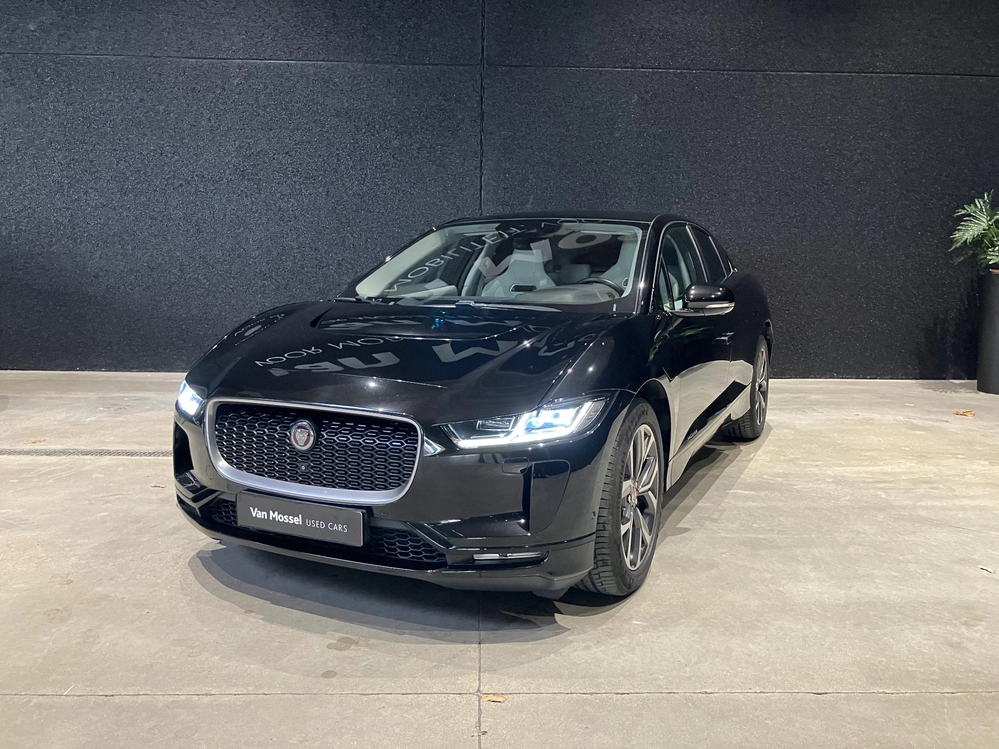 Jaguar-I-PACE-image-0